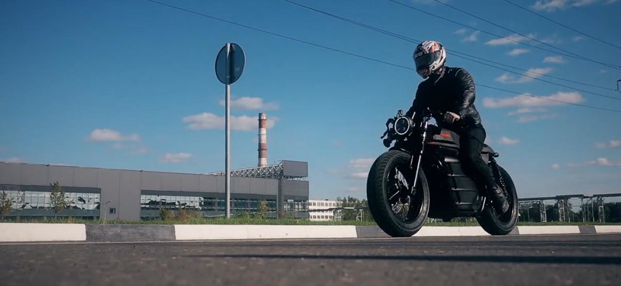 Kalashnikov : une moto électrique Café Racer