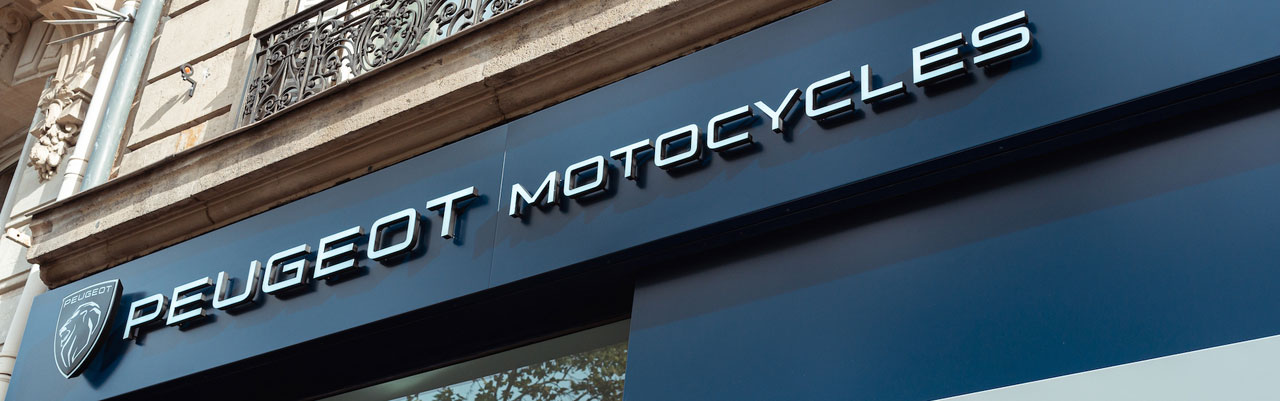 Paris, Pékin et Moscou : Peugeot Motocycles déploie sa nouvelle identité