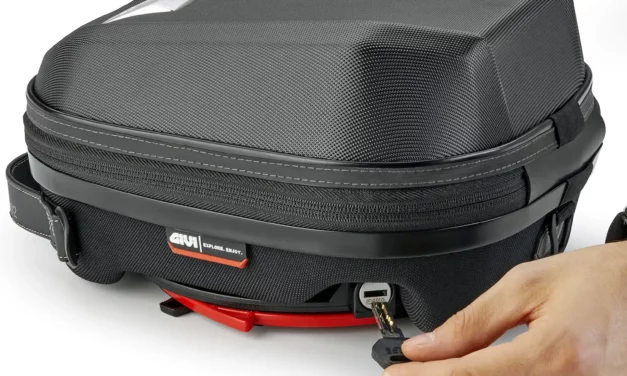 Givi WL902 : la sacoche de réservoir sécurisée