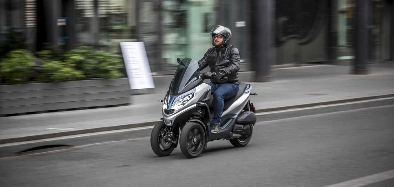 Essai Piaggio MP3 300 HPE : Le trois roues qui redéfinit la mobilité urbaine
