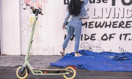 Yvolution Yes : Une trottinette avec porte-bagage intégré