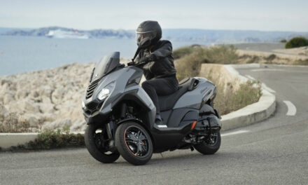 Scooter trois-roues : Le Peugeot Metropolis fête ses 10 ans