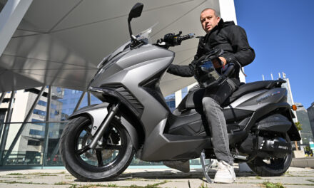Le pilote de Formule 1 Olivier Panis devient ambassadeur du scooter Mash Belena