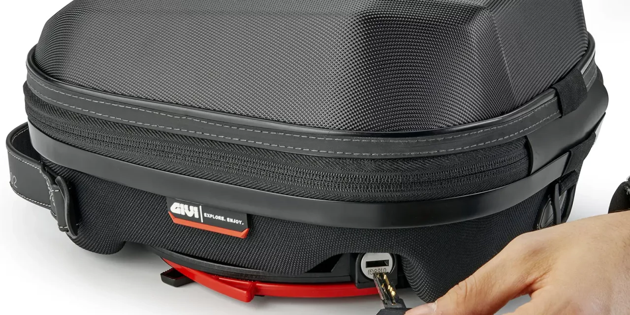 Givi WL902 : la sacoche de réservoir sécurisée