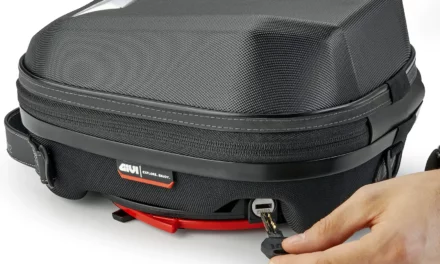 Givi WL902 : la sacoche de réservoir sécurisée