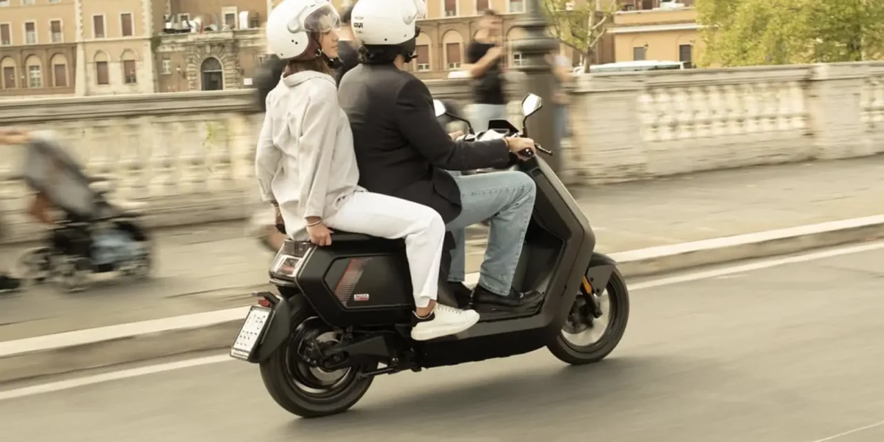 NIU offre le LifeStick pour renforcer la sécurité moto