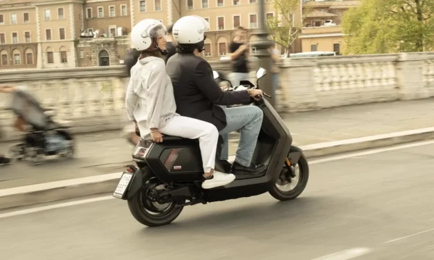 NIU offre le LifeStick pour renforcer la sécurité moto