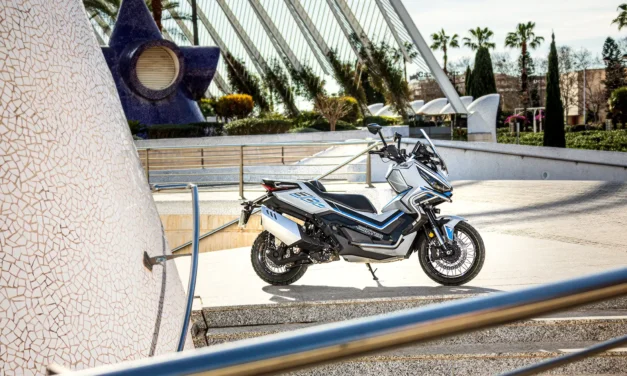 Zontes 368G : le scooter crossover urbain et tout-terrain