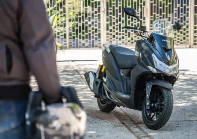 Qui dit prix attractif ne veut pas forcément dire scooter dépouillé. Le Orcal en est la preuve roulante.