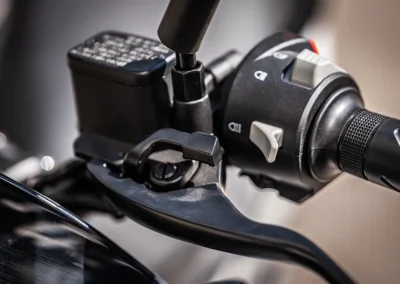 Équivalent 125, le Next NX2 est un scooter électrique au look sportif taillé pour la ville, mais dont les performances ne l’empêchent pas de voir au-delà.