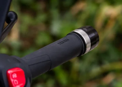 Le tout nouveau Tech Max+ pousse encore le curseur : poignées et selle chauffantes font leur apparition.