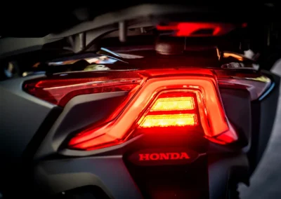 Esthétiquement parlant, rien ne change sur la version 2025 du Honda Forza 125.