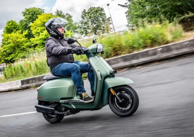 Lambretta propose deux scooters 125 urbains d’un excellent niveau.