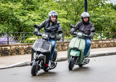 Les deux modèles sont propulsés par des monocylindre 4 temps refroidis par air de 123,7 cc.