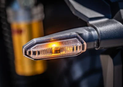 Les clignotants profitent d’une nouvelle fonction d’arrêt automatique. En cas de freinage d’urgence, ils se mettent automatiquement en mode warning.