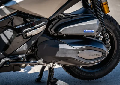 L’ADV 350 est propulsé par un monocylindre 4 temps injection 330cc mis à jour pour répondre aux nouvelles normes Euro 5+.