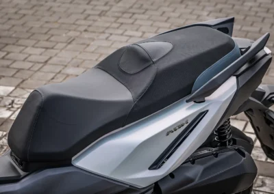 La selle double étage du 300 est très ergonomiques.