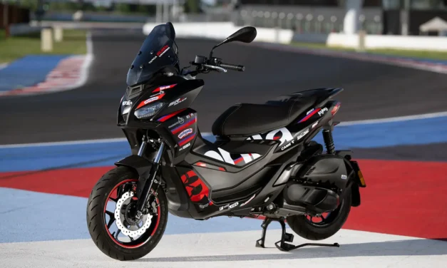Aprilia SR GT Replica 2025 : l’esprit MotoGP en 125 cm³