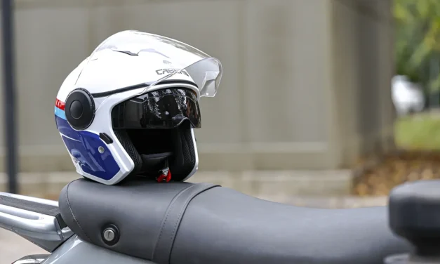 Caberg Soho : un casque jet urbain entre technologie et sécurité