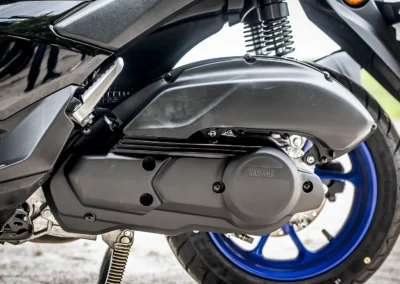 Le Yamaha est propulsé par le moteur Blue Core à refroidissement liquide de 12,2 chevaux à 8 000 tr/min.