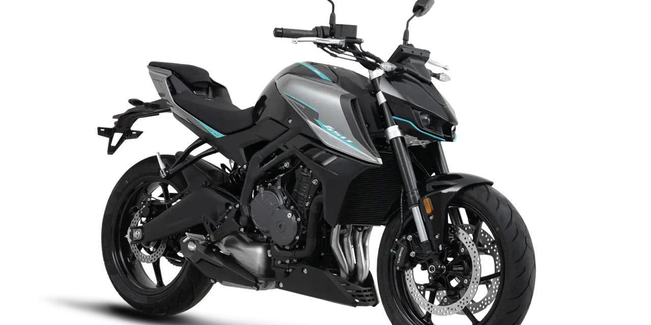 KOVE 450R : un roadster sportif à moteur quatre cylindres