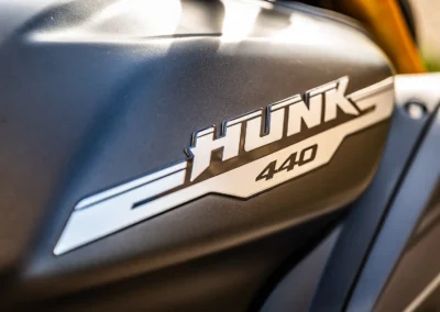 La Hunk 440 est accessible et économique pour les permis A2.
