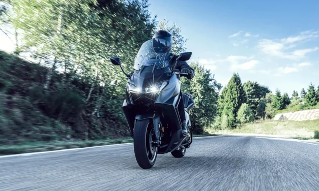 Lancement officiel du Yamaha TMAX 25e Anniversaire en concession