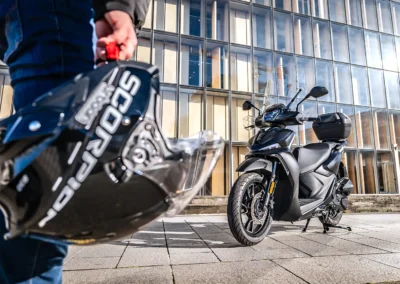 Le Voge SR16 125 est commercialisé au tarif de 3 295 euros et garanti 3 ans.