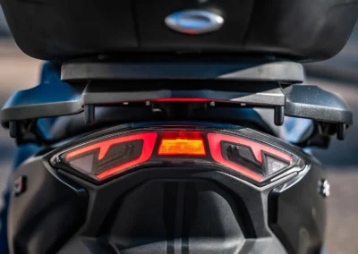 La silhouette du SR16 est élancée et les touches de modernité ne manquent pas.