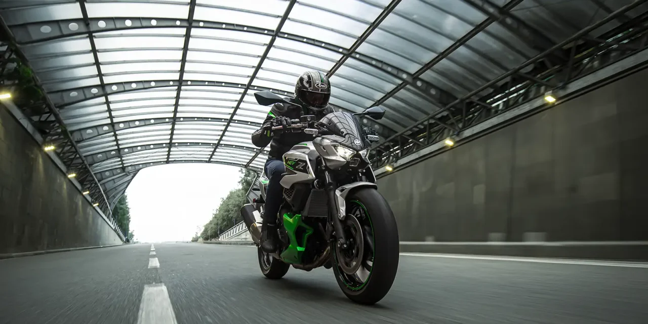 Kawasaki : les motos hybrides Z7 et Ninja 7 s’améliorent