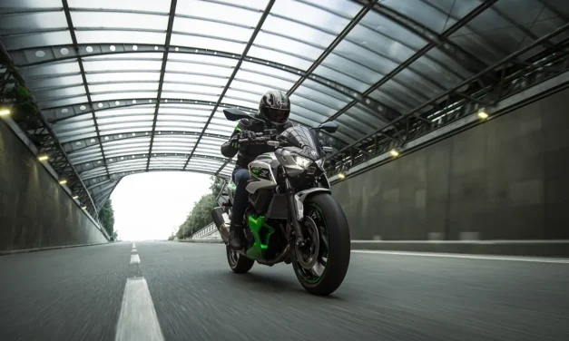 Kawasaki : les motos hybrides Z7 et Ninja 7 s’améliorent