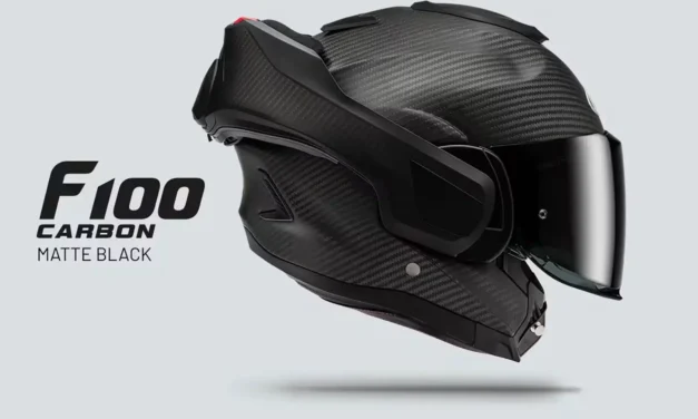 HJC F100 Carbone : le casque réversible passe au mat et au 3XL