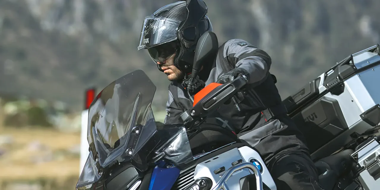 GIVI X36 2026 : le nouveau casque modulable Flip Back