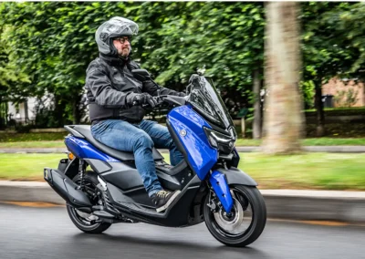 Le NMAX mise sur son châssis rigide, sa bonne disponibilité moteur et son excellent freinage ABS pour se démarquer
