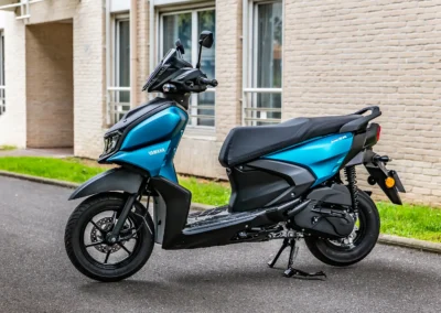 Si le design du RayZR parait simple de prime abord, il n’en reste pas moins valorisant pour un scooter d’entrée de gamme.