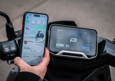 Une fois l’application NIU installée, le smartphone peut faire office de véritable clé de contact.